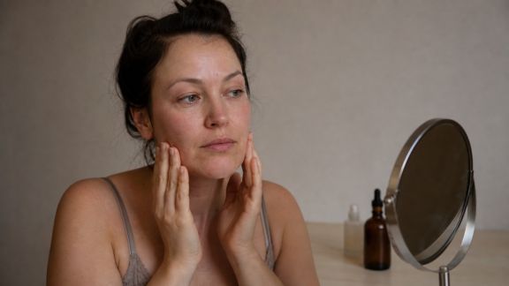 Peaux sensibles et routine minimaliste : comment éviter le surmenage cosmétique ?
