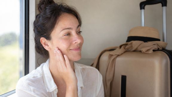 Comment voyager sereinement avec une peau sensible ?