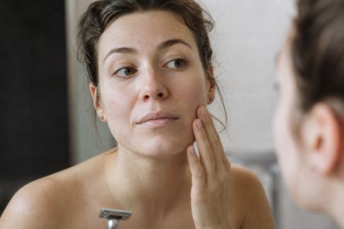 Soins après rasage pour les femmes à peau sensible