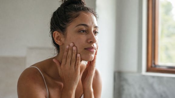 Quels gestes adopter au réveil pour réveiller la jeunesse de votre peau