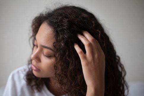 Comprendre les effets du stress sur la santé des cheveux