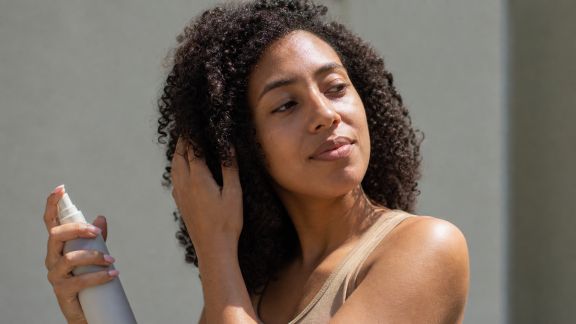 Adopter une protection solaire capillaire : pourquoi et comment s’y prendre ?