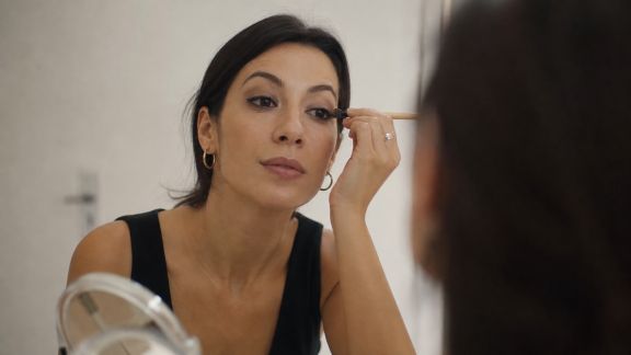 Maquillage de soirée modulable : passer du bureau à la fête en quelques gestes