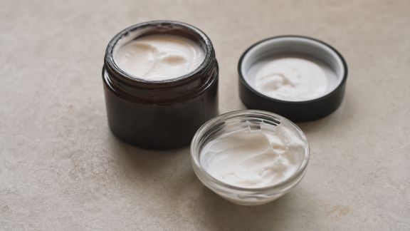 Cosmétiques sur-mesure : une révolution pour le soin anti-âge ?