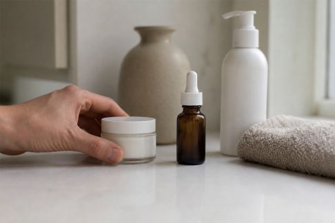 Comment intégrer une routine anti-âge sans bouleverser son budget