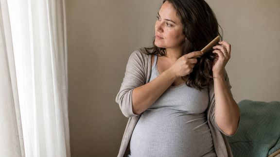 Prendre soin de ses cheveux pendant la grossesse et l’allaitement