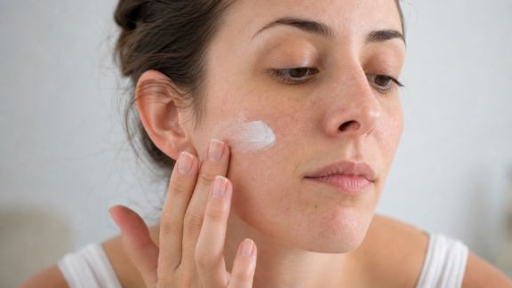 Zoom sur les soins visage anti-pollution : efficaces ou tendance passagère ?