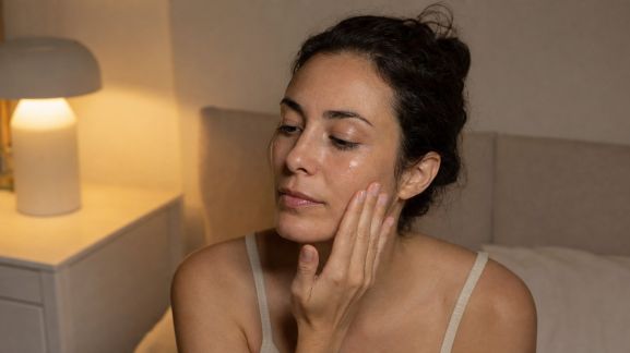 Focus sur l'hydratation nocturne : optimiser le soin du visage la nuit