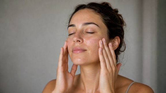 Tuto visage frais : apprendre à masser son visage pour booster l’éclat