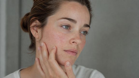 L’impact du stress sur la peau sensible : conseils pour apaiser