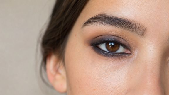 Réussir un effet eyeliner fumé : tuto simple pour intensifier le regard