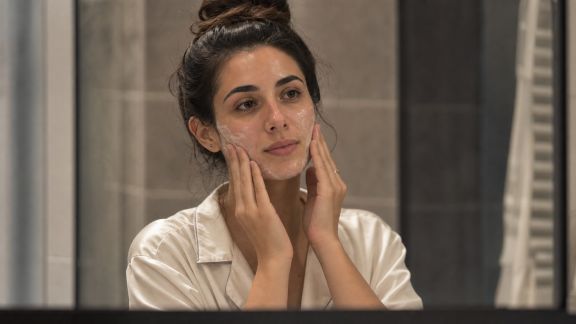 Routine beauté du soir : tutoriel pour nettoyer et apaiser sa peau avant le coucher