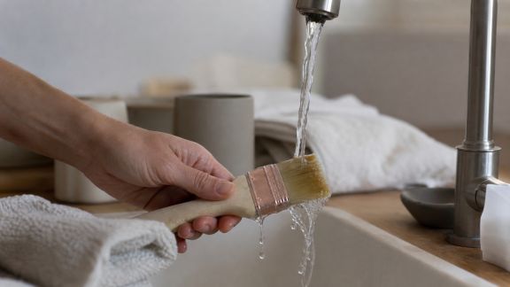 Quels gestes pour nettoyer ses pinceaux sans irriter sa peau ?