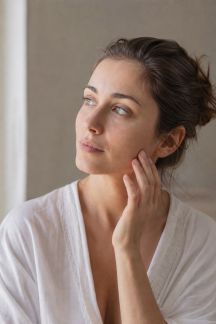 Quels gestes adopter pour préserver l’élasticité de la peau dès 30 ans ?