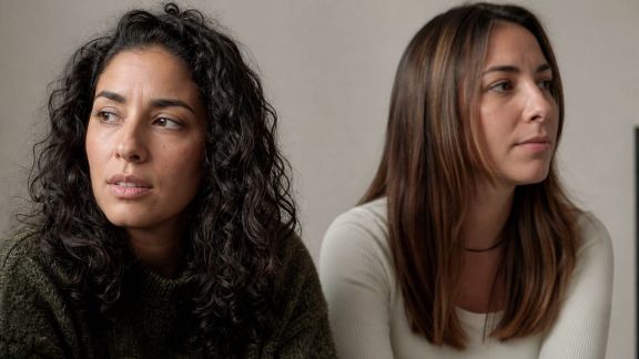 Cheveux bouclés ou lisses : comment trouver la coupe adaptée à sa texture