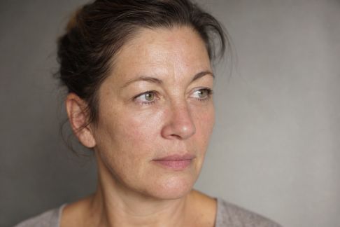 Comprendre les facteurs qui accélèrent le vieillissement de la peau
