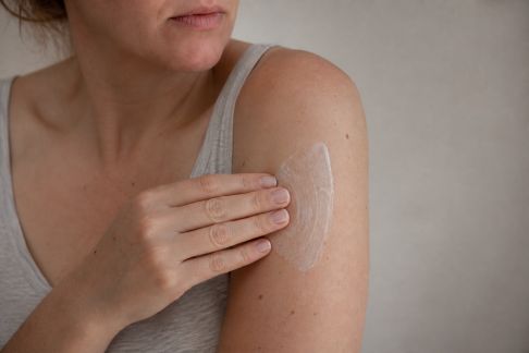 Prendre soin de la peau pendant les périodes de stress : conseils pratiques corps