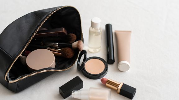 Make-up en voyage : organiser sa trousse pour ne rien oublier