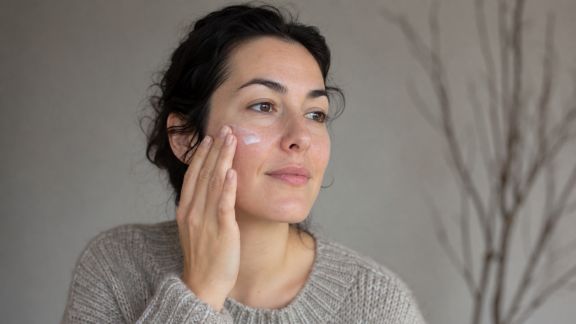 Routine visage en hiver : astuces pour éviter le teint terne