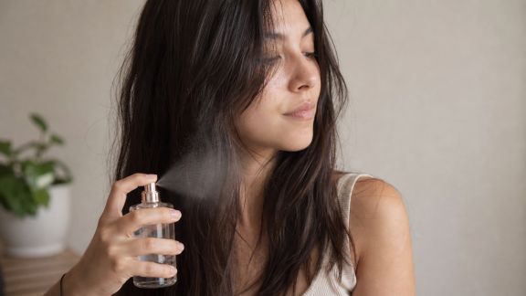 Brumes parfumées pour cheveux : avis après trois semaines d’utilisation quotidienne
