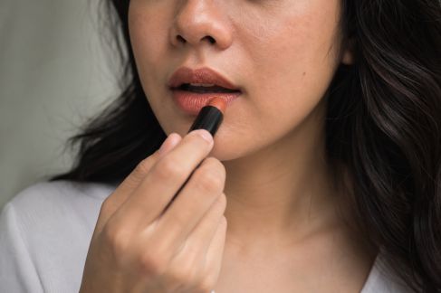 Maquillage des lèvres : trouver la couleur idéale selon sa carnation