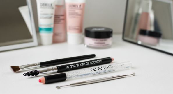 Maquillage des sourcils : outils, astuces et erreurs à éviter